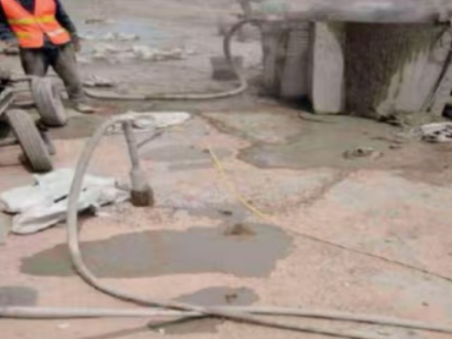 华容水泥混凝土路面板底注浆技术 路面脱空注浆整治方案