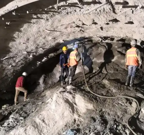 华容拱顶带模注浆料的施工流程及注意事项